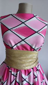 Latina Spandex - Alb cu Romburi Negre si Evantaie Roz STO1278